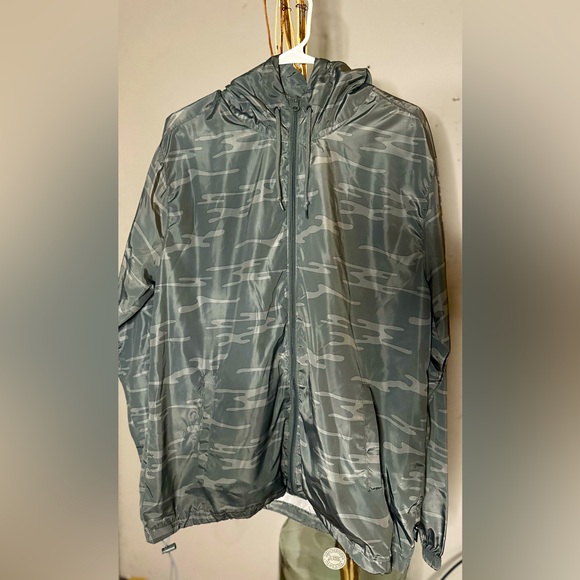 Men’s XL Beautiful Giant Wind Breaker - Picture 1 of 2